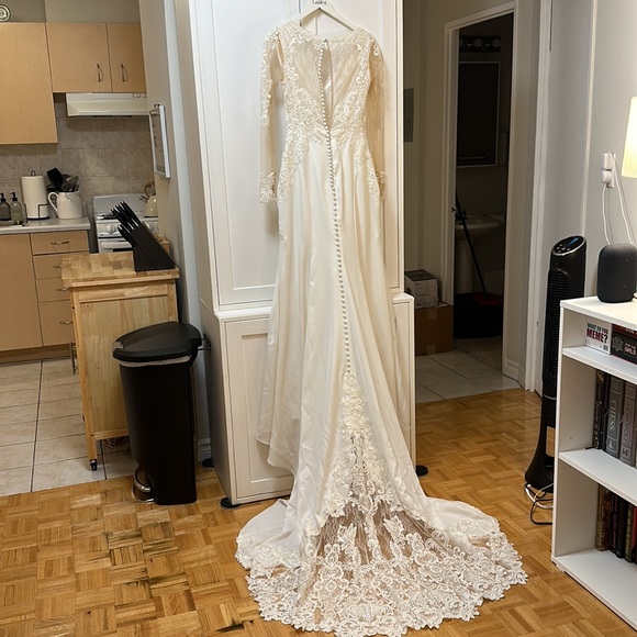 Used, altered Essence of Australia D2124 with veil. - Picture 8 of 15